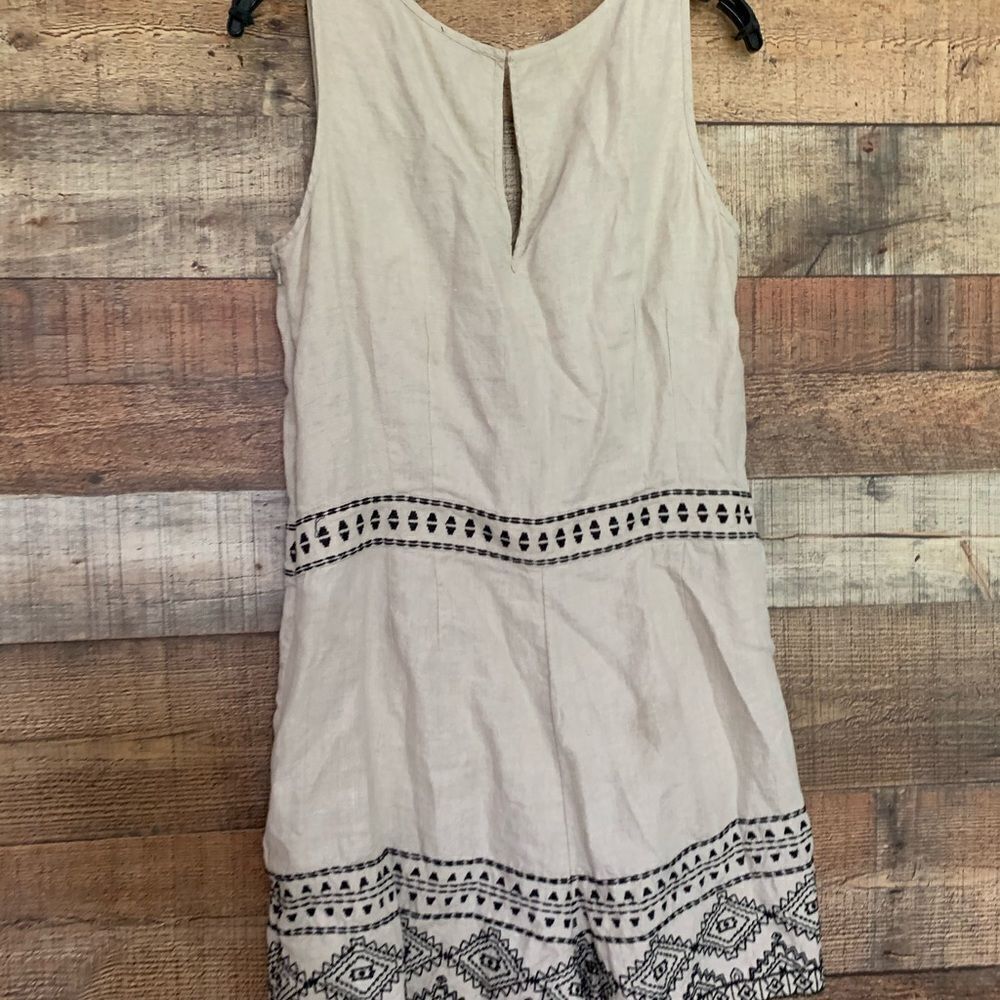Loft‎ beige and black sleeveless shorts romper, size 10 - Picture 11 of 15